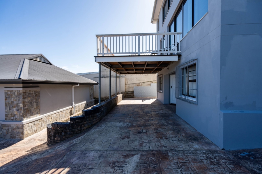 6 Bedroom Property for Sale in East Bank Eastern Cape